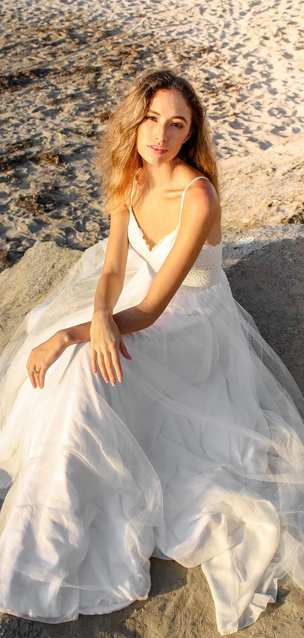 A-line Spaghetti Straps Tulle Dream Beach Long Wedding Dresses WD174