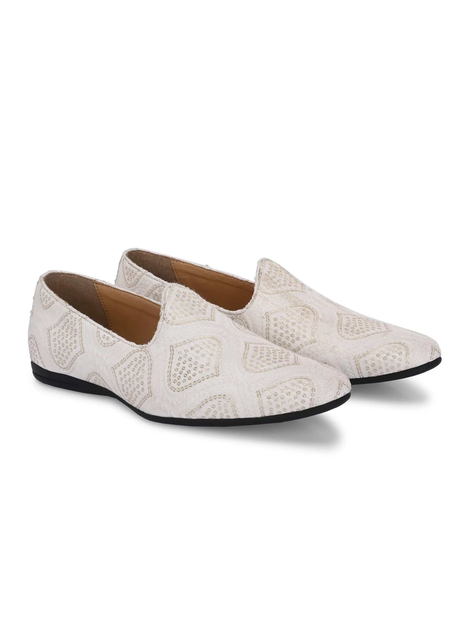 Certainly! Heres an optimized title for the product: 

Stylish Dasha Beige Slip-On Shoes - Comfortable & Versatile Footwear for Everyday Wear

This title includes descriptive modifiers such as Stylish, Comfortable, and Versatile to enhance its appeal to potential customers.