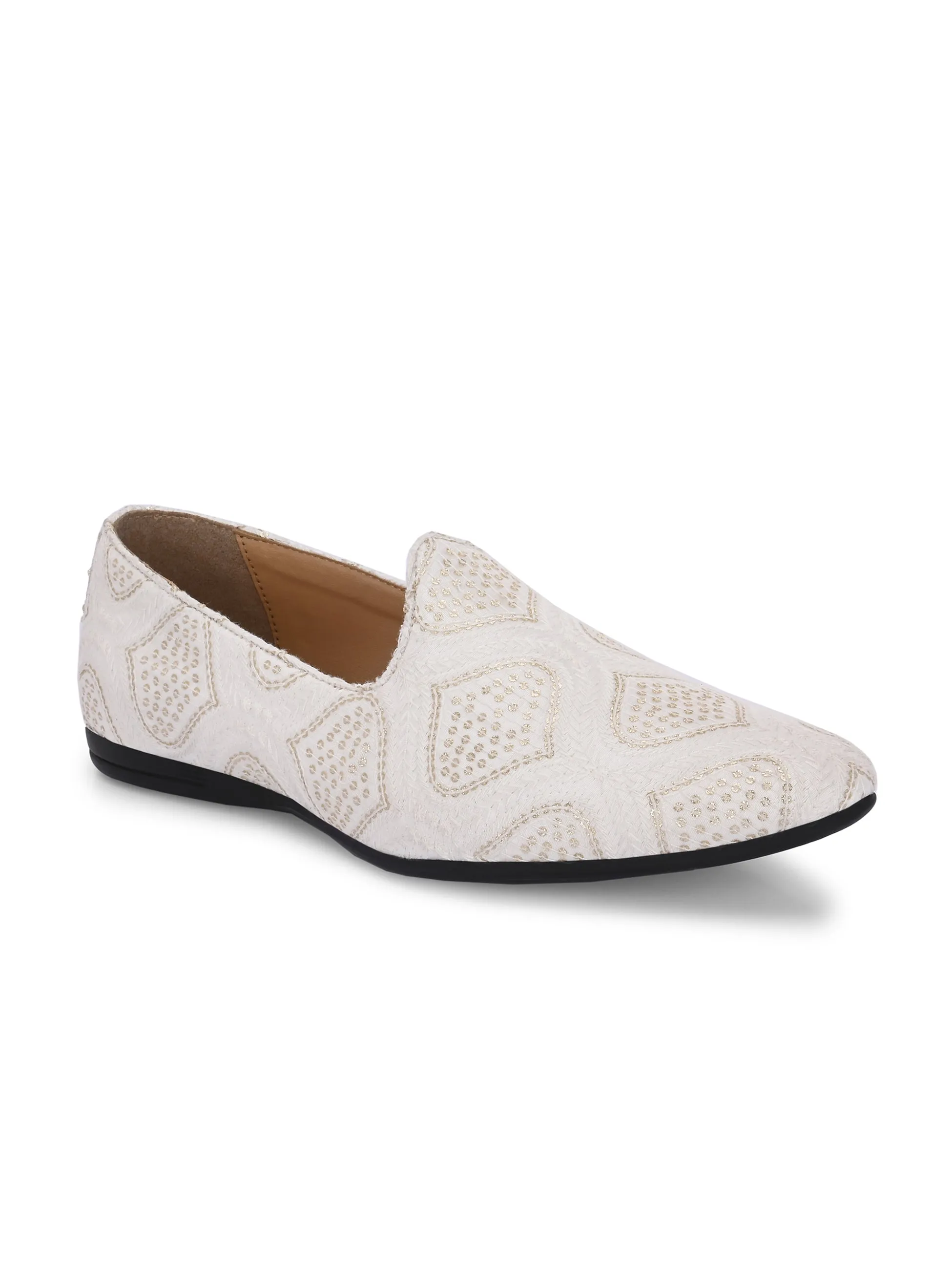 Certainly! Heres an optimized title for the product: 

Stylish Dasha Beige Slip-On Shoes - Comfortable & Versatile Footwear for Everyday Wear

This title includes descriptive modifiers such as Stylish, Comfortable, and Versatile to enhance its appeal to potential customers.