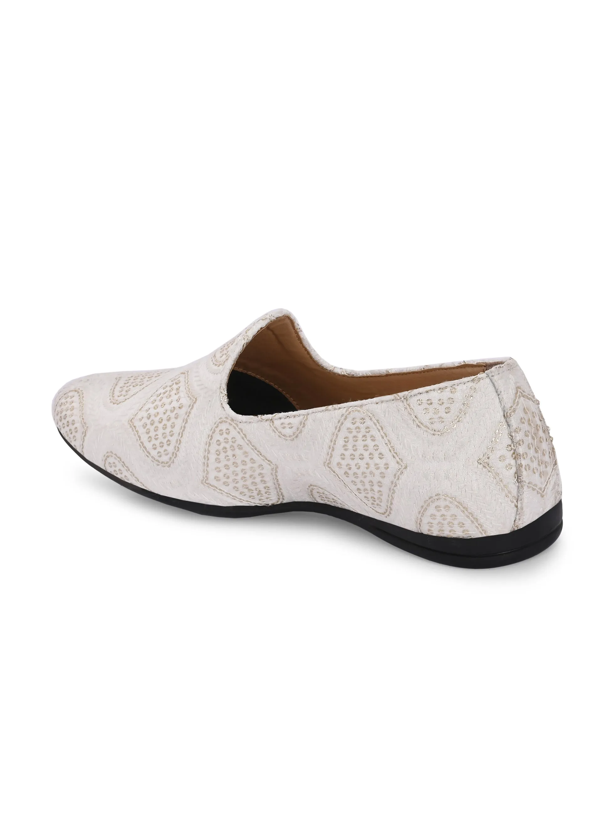 Certainly! Heres an optimized title for the product: 

Stylish Dasha Beige Slip-On Shoes - Comfortable & Versatile Footwear for Everyday Wear

This title includes descriptive modifiers such as Stylish, Comfortable, and Versatile to enhance its appeal to potential customers.