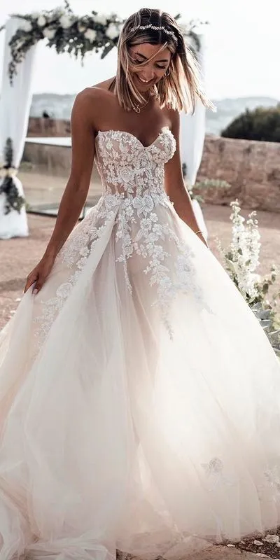 Fashion Appliques Tulle Ball Gown Wedding Dress T990